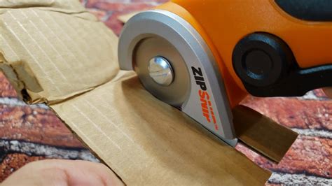 Slice Blog What is the best tool to cut cardboard? Cardboard is a handy, sturdy material that many of us deal with daily (or at least a few times a week) often to cut it up. But ever wondered about the best cardboard cutting tool for your specific needs? Look no further. This is your guide to the best tools for cutting cardboard. 